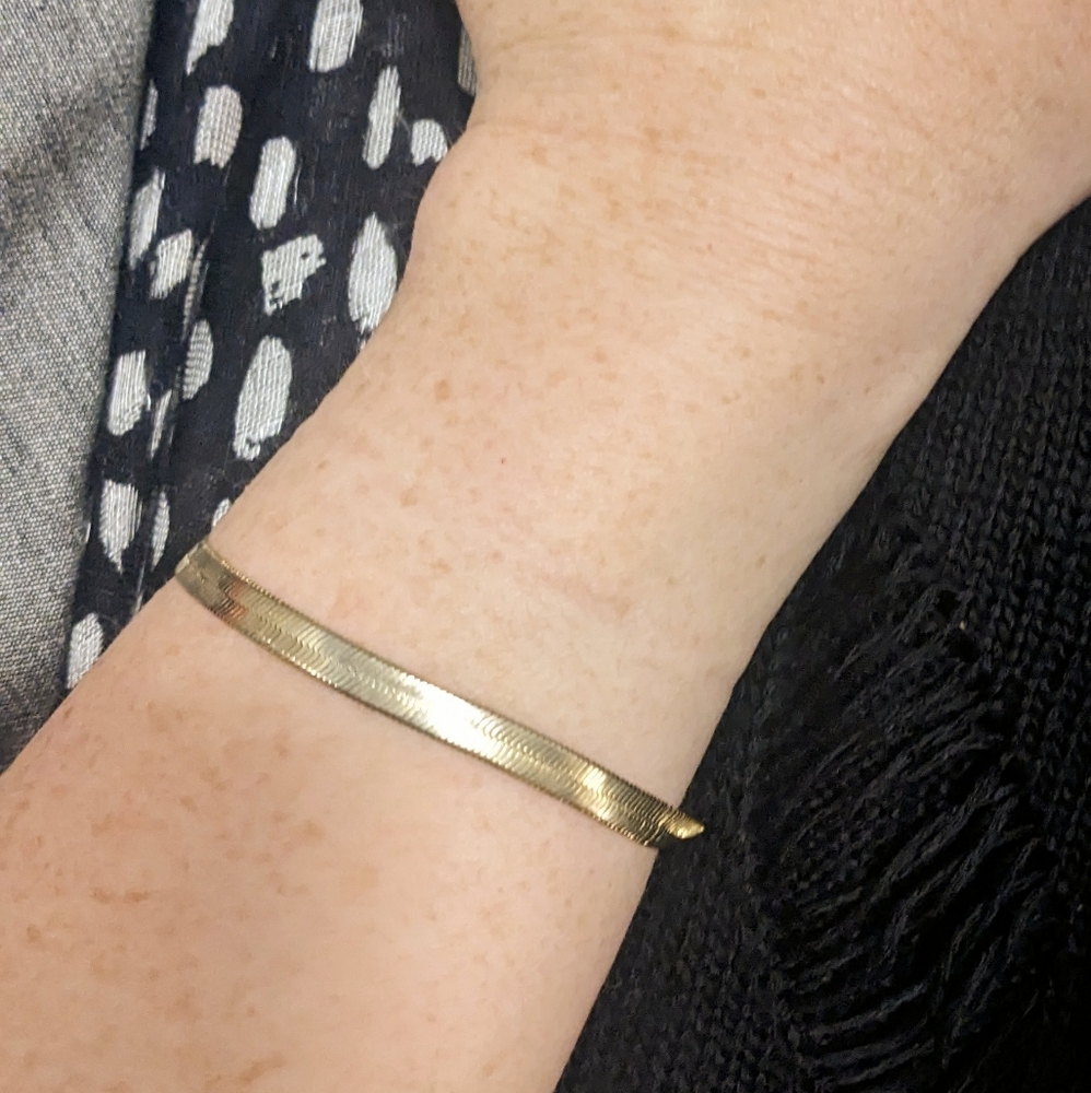 Elegant Gold Bracelet
